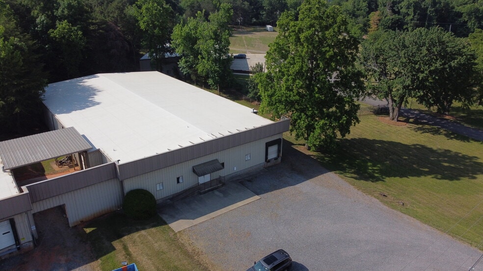 2460 Davie Ave, Statesville, NC for lease - Building Photo - Image 2 of 7
