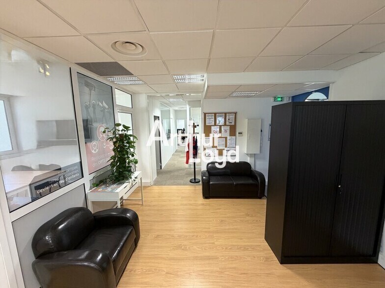 Office in Valbonne for sale - Interior Photo - Image 2 of 12