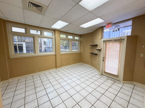 500 N Main Ave, San Antonio, TX for lease Interior Photo- Image 1 of 4