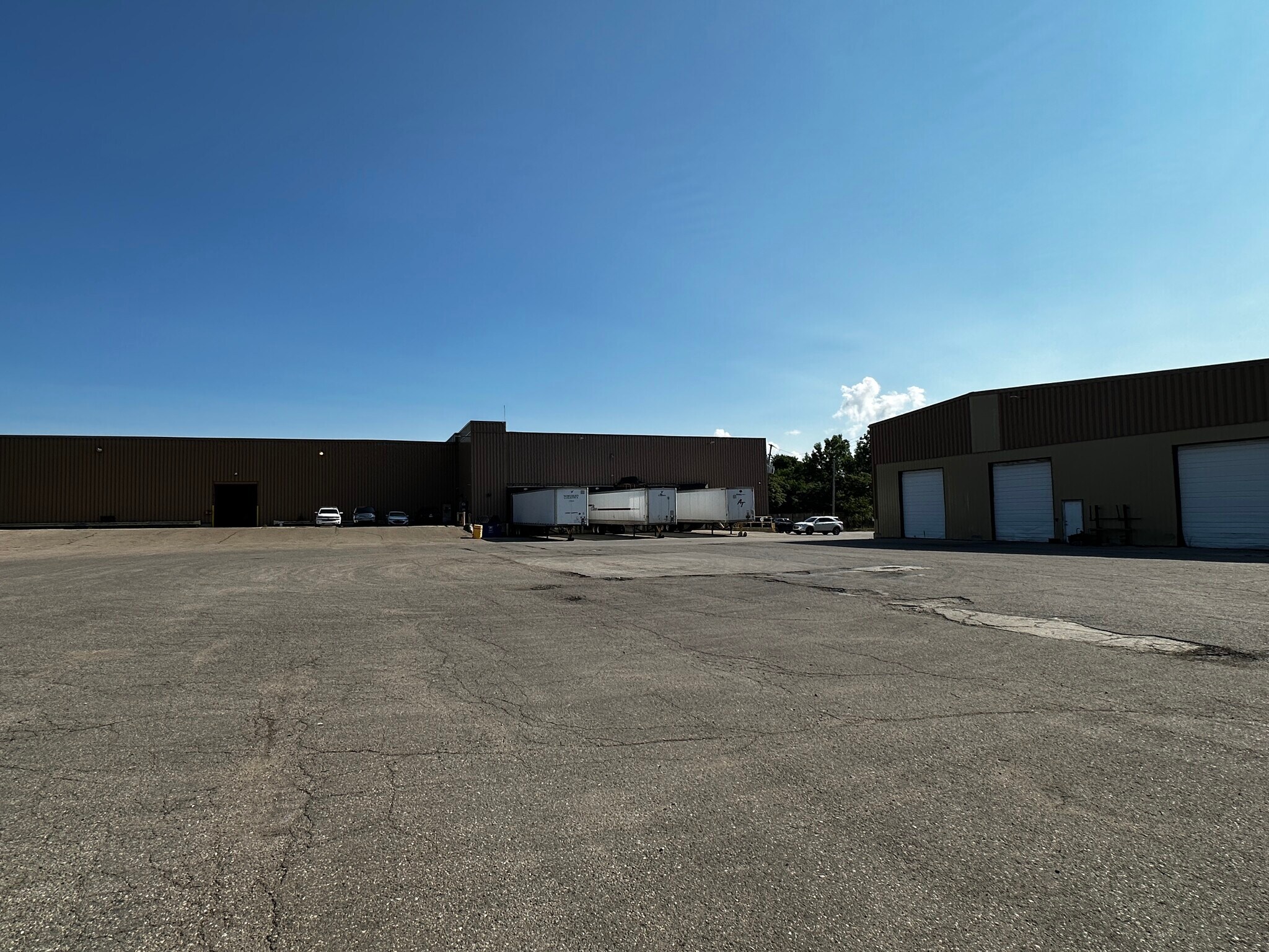 1611 James P Cole Blvd, Flint, MI for lease Building Photo- Image 1 of 9