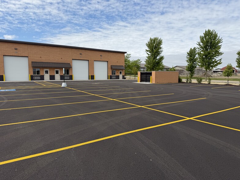 12517-12531 Harvey Dr, New Lenox, IL for lease - Building Photo - Image 3 of 6