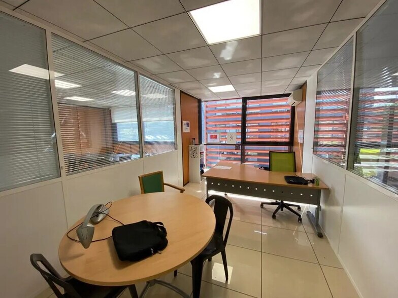 Bureau dans Saint-Jean à louer - Photo du bâtiment - Image 3 de 22