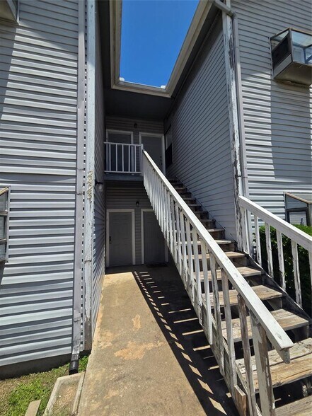 2423 W Slaughter Ln, Austin, TX à vendre - Photo du bâtiment - Image 1 de 18
