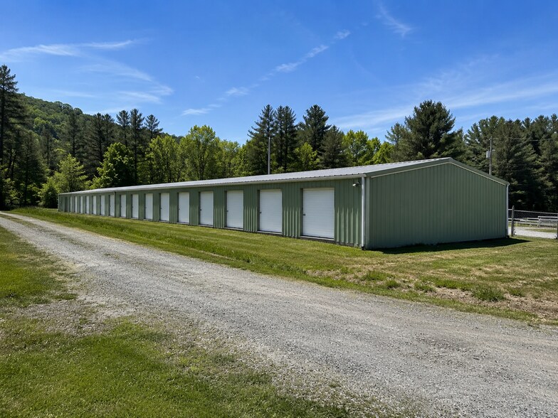 7350 Old Hwy 421 hwy, Deep Gap, NC à vendre - Photo du bâtiment - Image 2 de 4