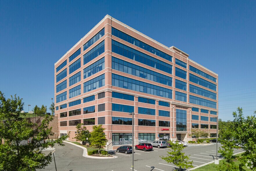 5680 King Centre Dr, Kingstowne, VA à louer - Photo du bâtiment - Image 2 de 7