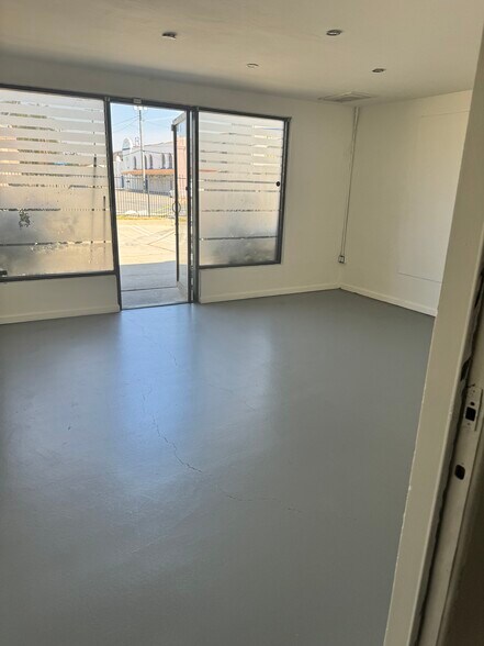 201-225 N Palomares St, Pomona, CA à louer - Photo intérieure - Image 3 de 3