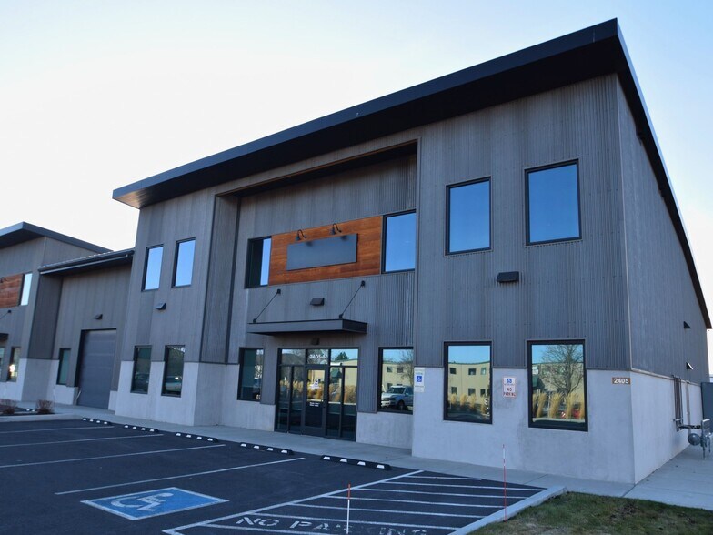 2405 SW 1st St, Redmond, OR à louer - Photo du bâtiment - Image 3 de 15