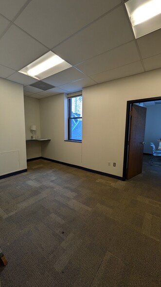 111 S 38th St, Philadelphia, PA for lease - Interior Photo - Image 3 of 7