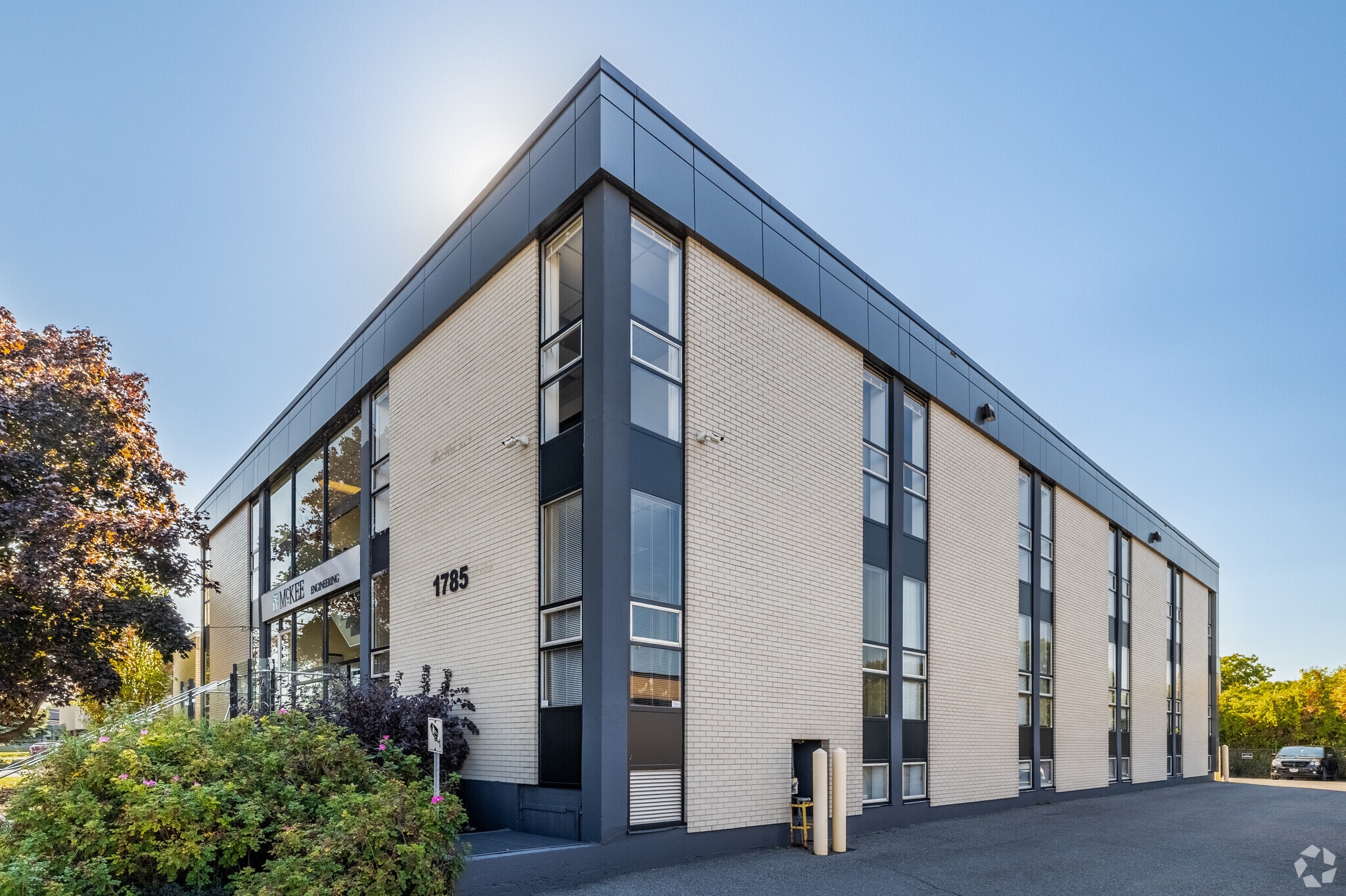 1785 Woodward Dr, Ottawa, ON for lease Primary Photo- Image 1 of 3