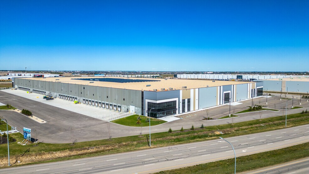 1540 37 Ave, Nisku, AB à louer - Photo du bâtiment - Image 2 de 8