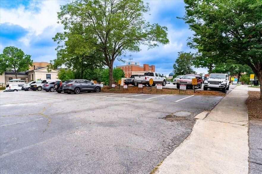 205 N Laurens St, Greenville, SC for lease - Building Photo - Image 3 of 50