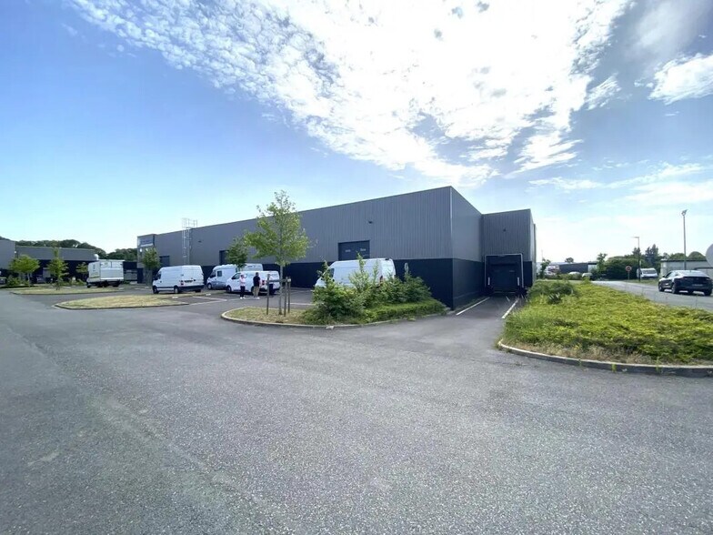 Bureau dans Lesquin à louer - Photo du bâtiment - Image 1 de 21