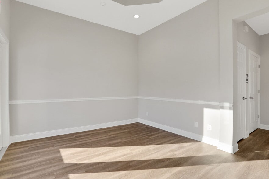 34 Roberts Village Ct, Fruit Cove, FL for lease - Building Photo - Image 2 of 6