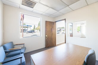 347 NW Garden Valley Blvd, Roseburg, OR for lease Building Photo- Image 2 of 7