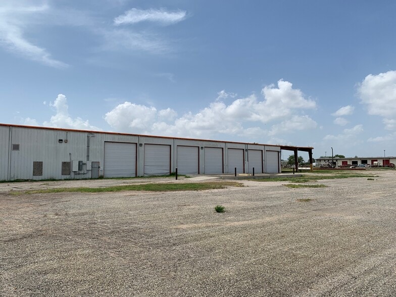 901 Fesco Dr, Alice, TX à louer - Photo du bâtiment - Image 3 de 6