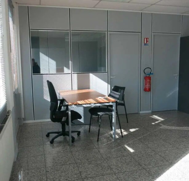 Bureau dans Vénissieux à louer - Photo intérieure - Image 3 de 3