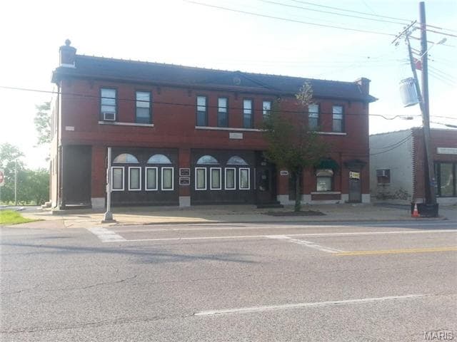 Gravois Rd Redevelopment Opportunity portfolio of 2 properties for sale on LoopNet.ca - Primary Photo - Image 2 of 2