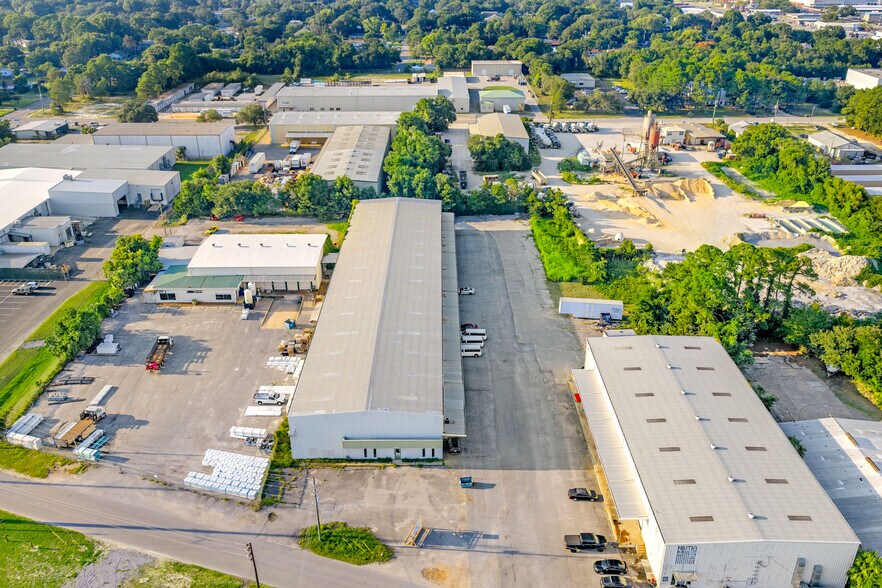 33 Jet Dr NW, Fort Walton Beach, FL for lease - Building Photo - Image 2 of 22