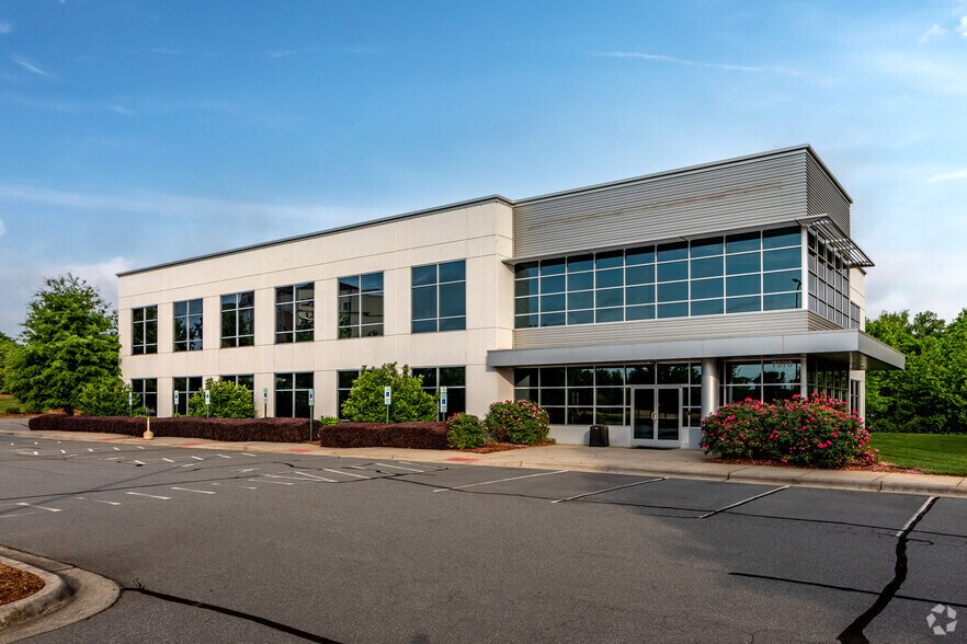 7870 Commons Park Cir NW, Concord, NC à vendre - Photo principale - Image 1 de 7