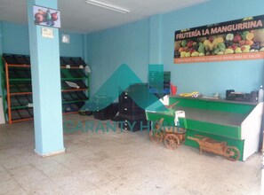 Retail in Cáceres, Cáceres for lease Interior Photo- Image 2 of 3