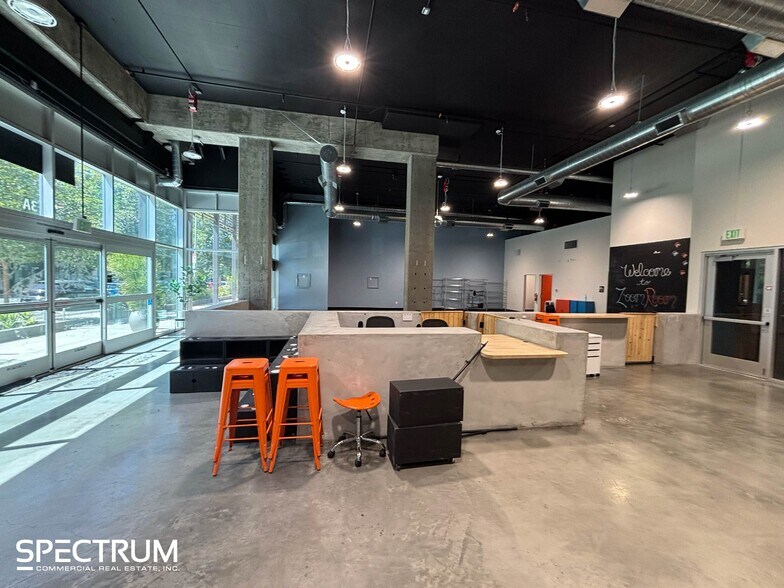 6200 Variel Ave, Woodland Hills, CA à louer - Photo du bâtiment - Image 3 de 30