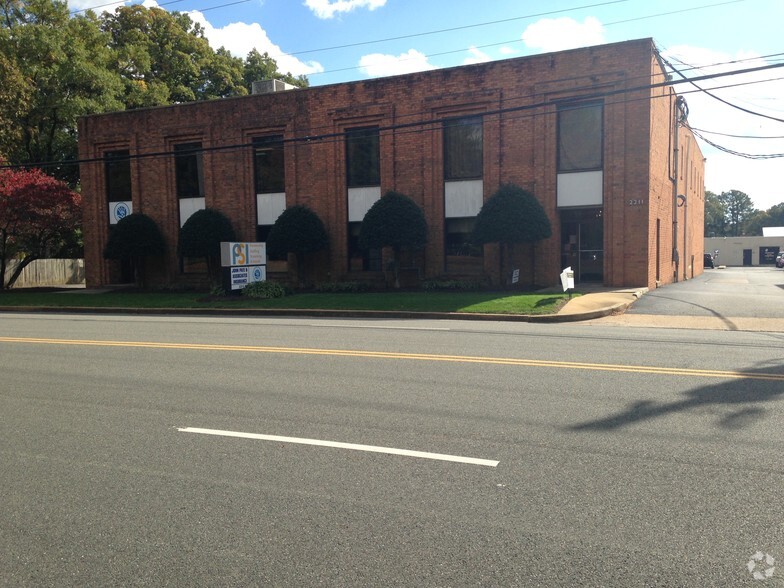 2211 Dickens Rd, Richmond, VA for lease - Primary Photo - Image 1 of 11