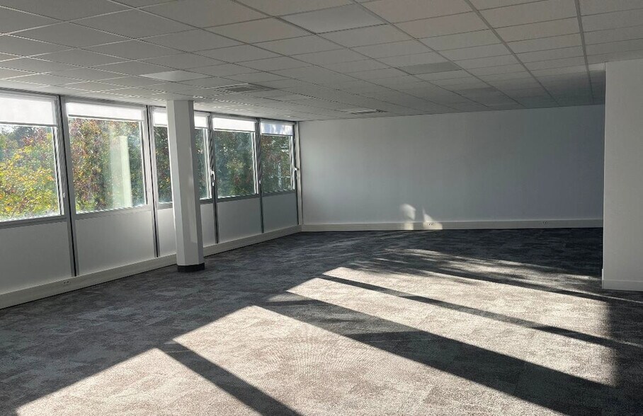 Bureau dans Pessac à louer - Photo du bâtiment - Image 3 de 11
