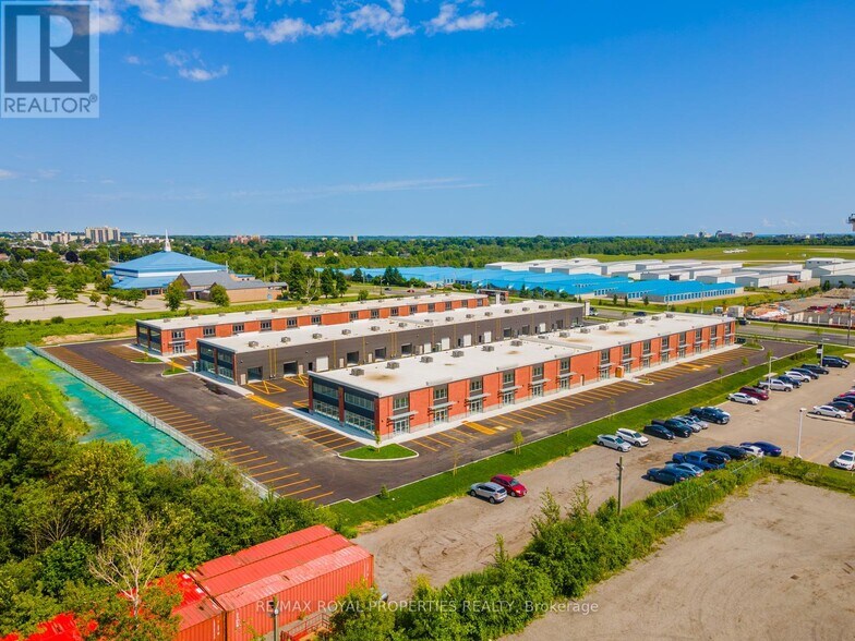 472 Taunton Rd W, Oshawa, ON à vendre - Photo du bâtiment - Image 1 de 1