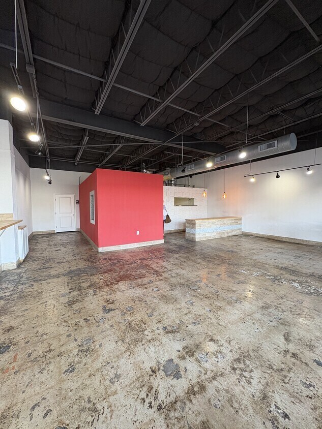 7210-7224 Blanco Rd, San Antonio, TX for lease Interior Photo- Image 1 of 8