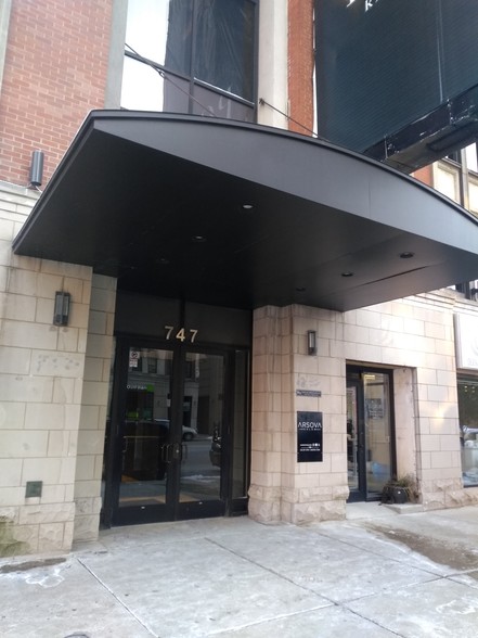 747 N LaSalle St, Chicago, IL for lease - Building Photo - Image 2 of 2