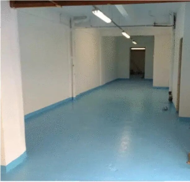 Industrial in Nice for sale - Interior Photo - Image 1 of 1