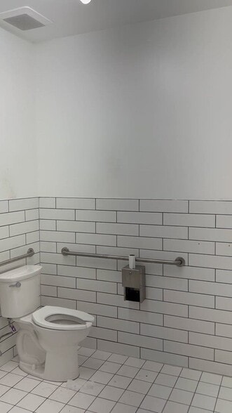 6000 S Gramercy Pl, Los Angeles, CA for lease - Commercial Listing Video - Image 2 of 5