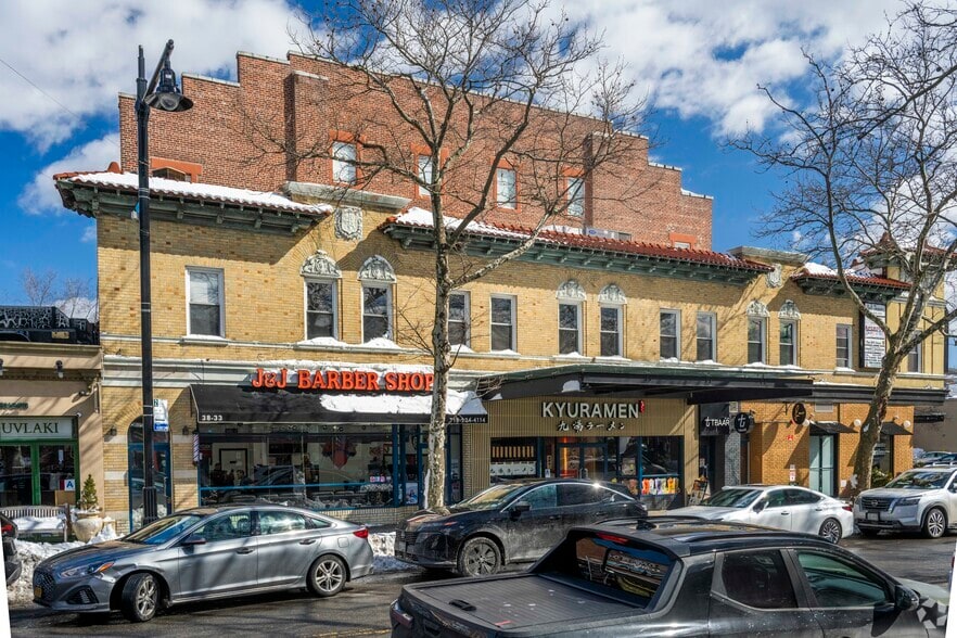 21333 39th Ave, Bayside, NY for lease - Building Photo - Image 2 of 4