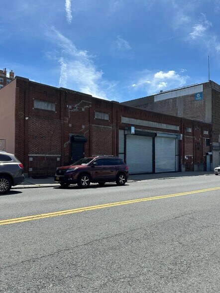 156-158 Ludlow St, Yonkers, NY for lease - Building Photo - Image 2 of 3