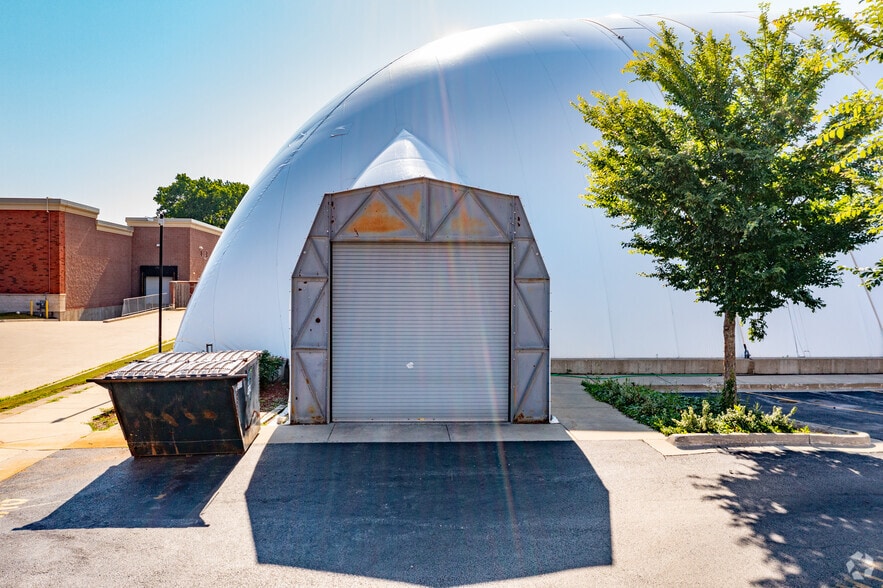 2454 Oakton St, Evanston, IL for sale - Building Photo - Image 2 of 13