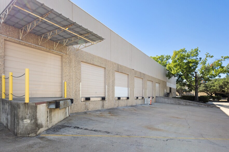 2020 Rutland Dr, Austin, TX for lease - Building Photo - Image 2 of 11