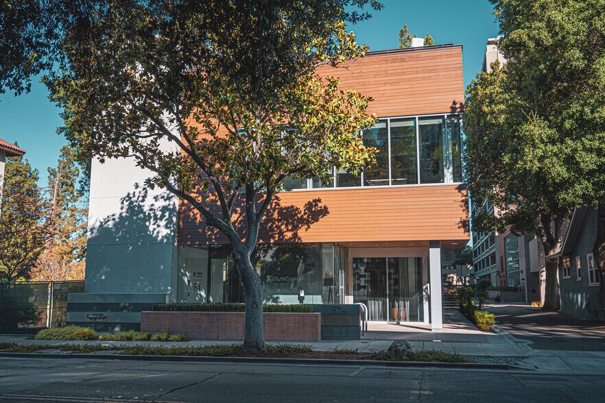 524 Hamilton Ave, Palo Alto, CA à louer - Photo du bâtiment - Image 2 de 6