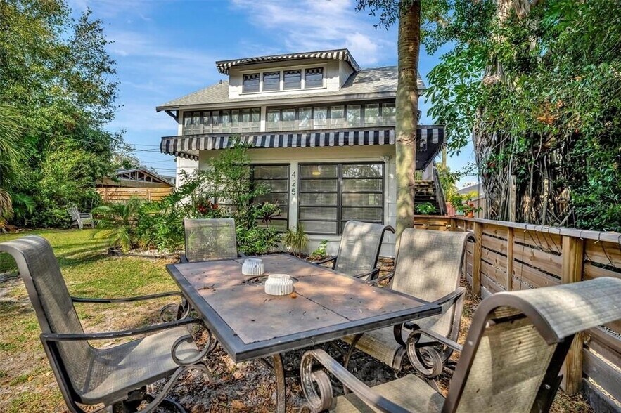 421 11th Ave NE, Saint Petersburg, FL à vendre - Photo du bâtiment - Image 3 de 28