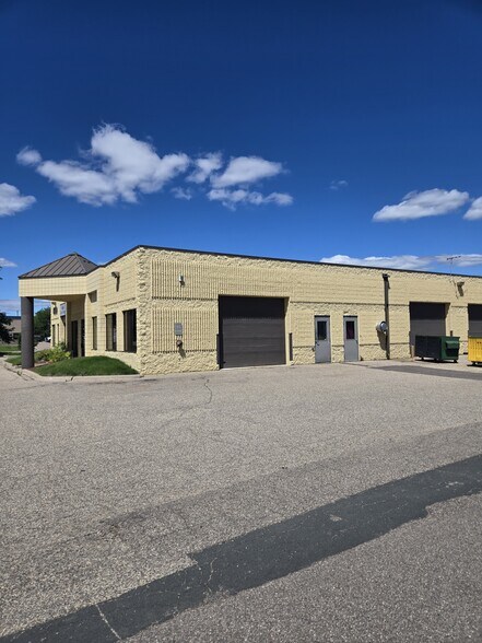 6950 146th St W, Apple Valley, MN à louer - Photo du bâtiment - Image 2 de 15
