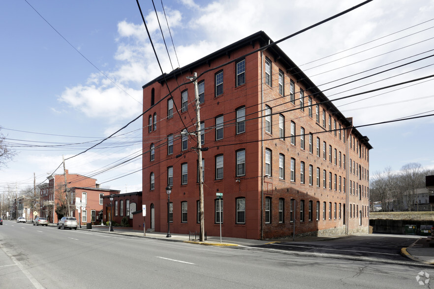 411 Main St, Stroudsburg, PA for sale - Primary Photo - Image 1 of 1