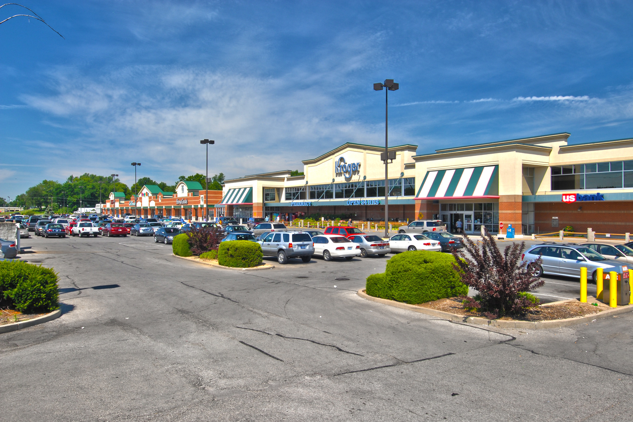 215-305 E Lewis & Clark Pky, Clarksville, IN for lease Building Photo- Image 1 of 17