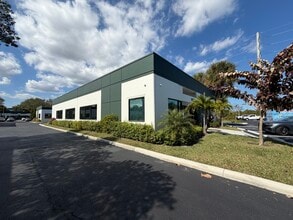 901 Northpoint Pky, West Palm Beach, FL à louer Photo du bâtiment- Image 1 de 10