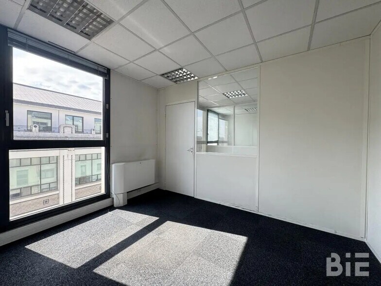 Office in Bordeaux for lease - Interior Photo - Image 3 of 5