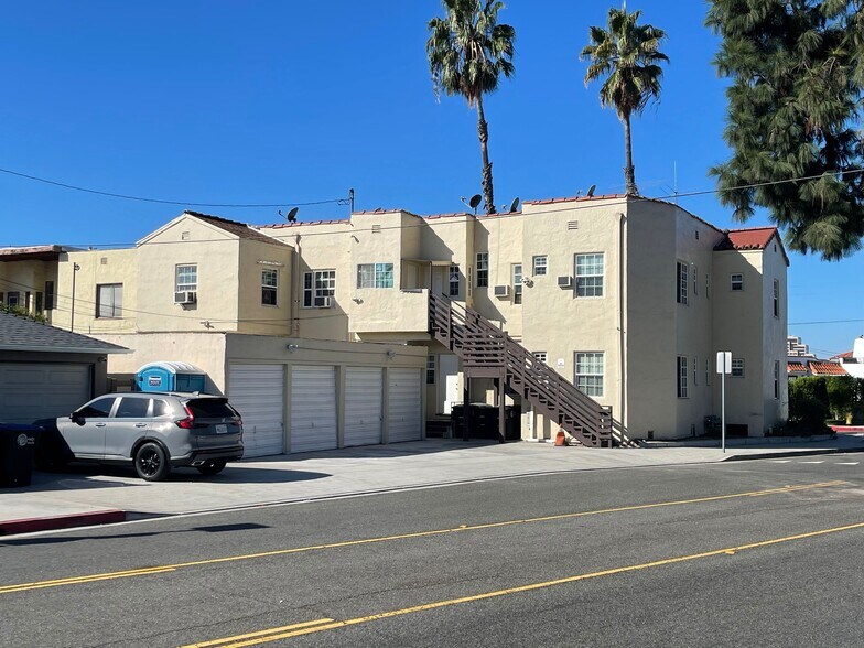 630 Naranja Dr, Glendale, CA à vendre - Photo du bâtiment - Image 3 de 14