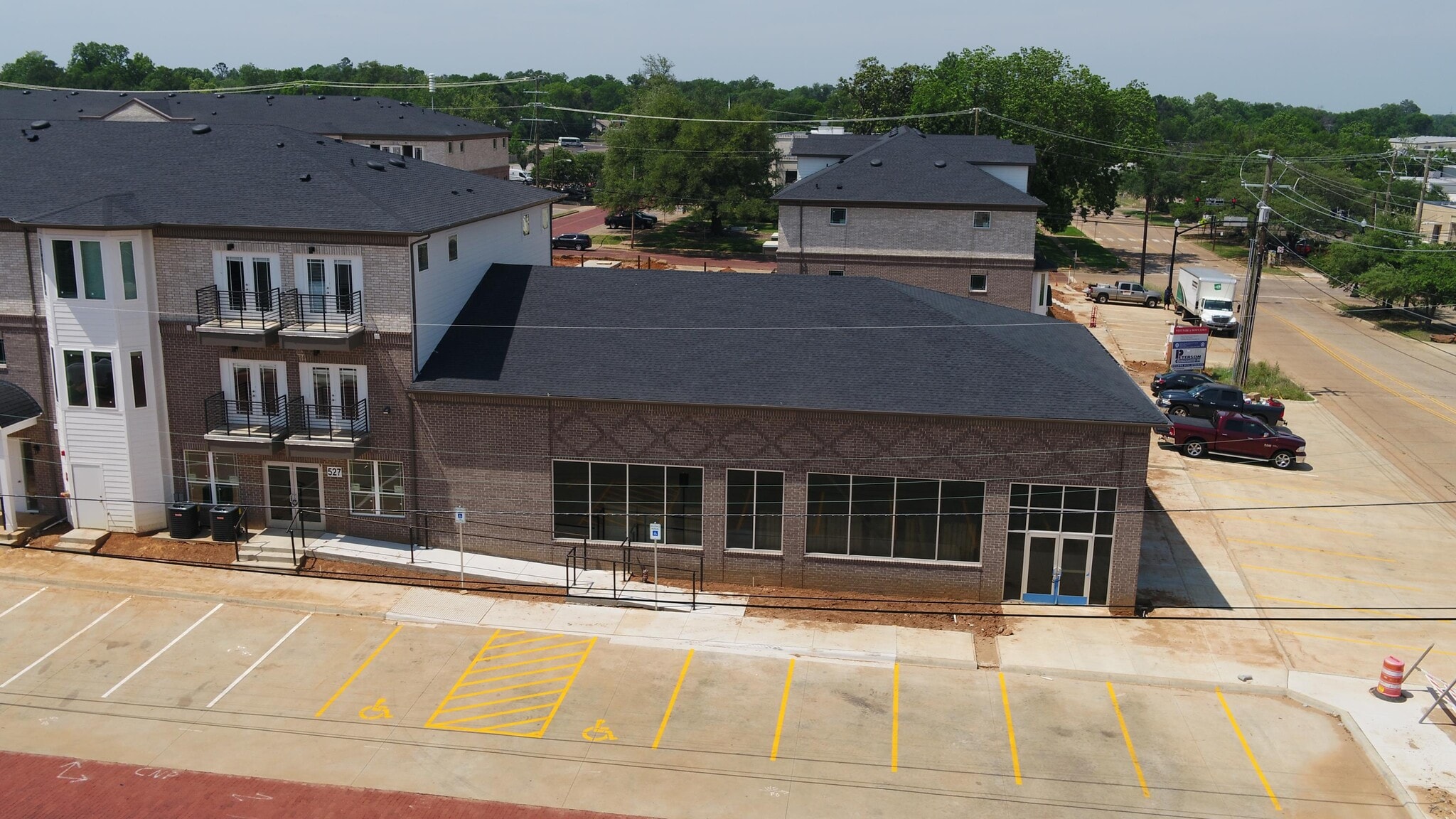 525 W Erwin St, Tyler, TX à louer Photo du bâtiment- Image 1 de 4