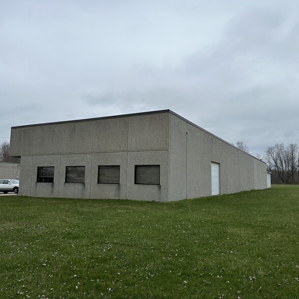 2899 Industrial Park Dr, Austinburg, OH à vendre - Photo du bâtiment - Image 2 de 5