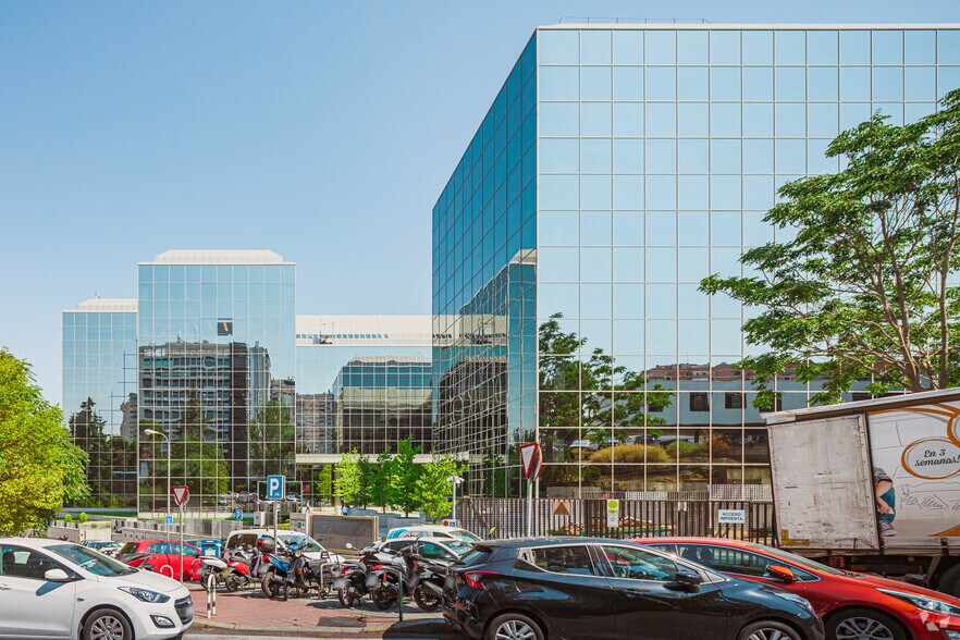 Calle de Martínez Villergas, 52, Madrid, Madrid à louer - Photo du bâtiment - Image 1 de 17
