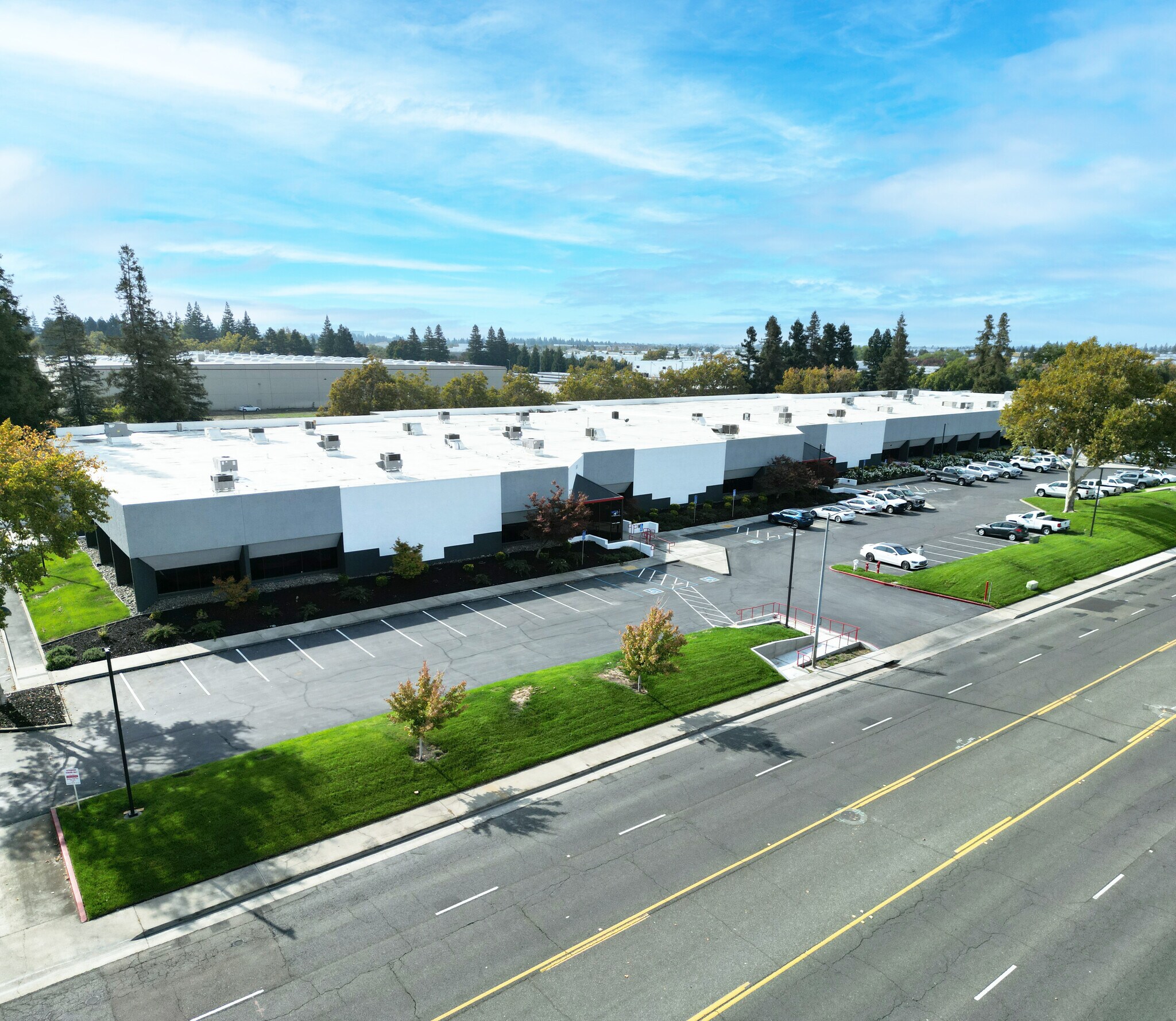 1326-1340 N Market Blvd, Sacramento, CA à louer Photo du bâtiment- Image 1 de 4