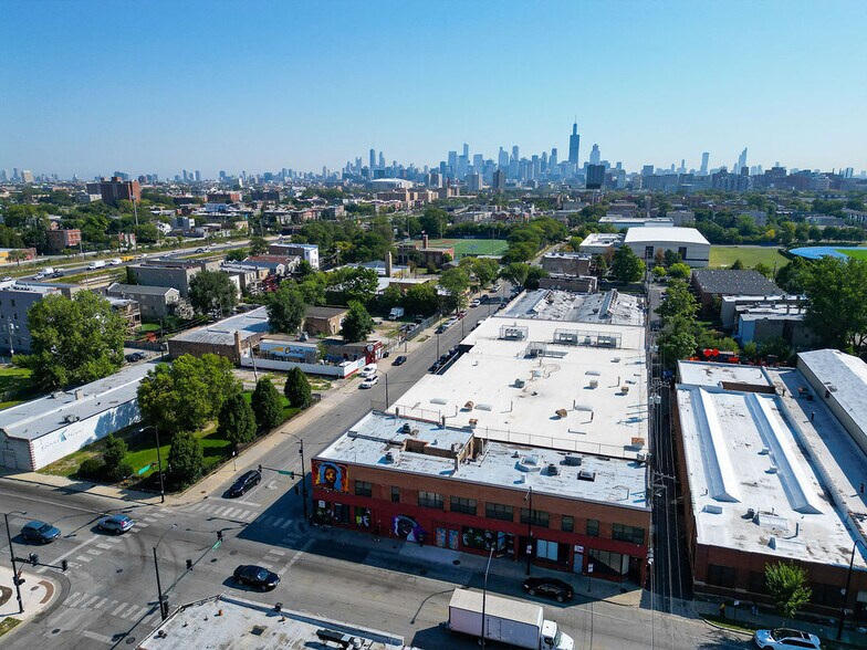 2733 W Harrison St, Chicago, IL à vendre - Photo du bâtiment - Image 3 de 44