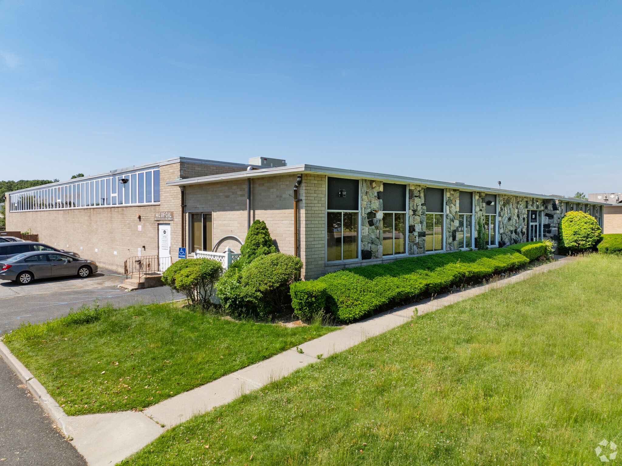 135 Oser Ave, Hauppauge, NY à louer Photo du bâtiment- Image 1 de 22